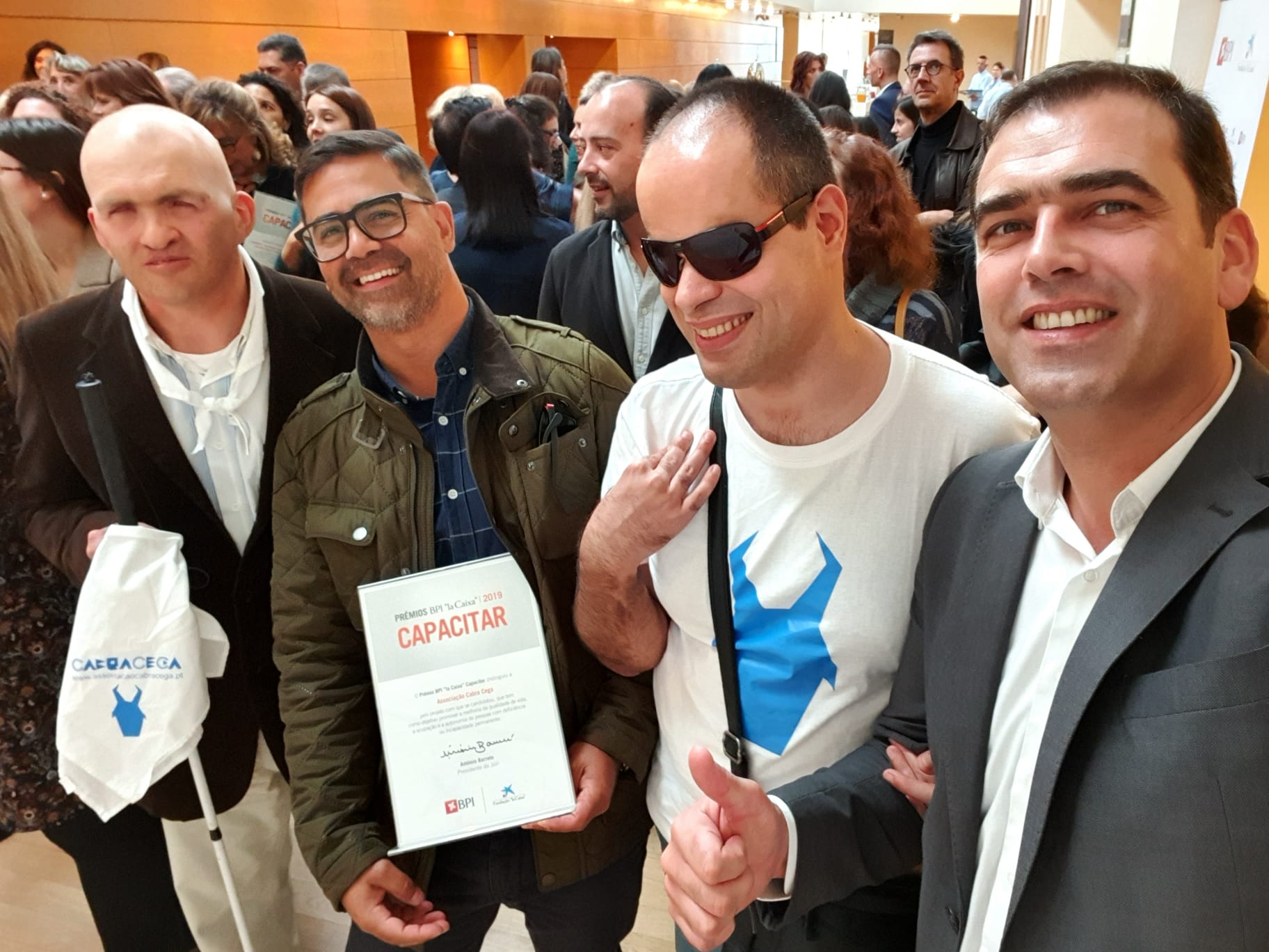 Foto dos 4 representants da Cabra Cega na cerimónia de entrega de prémios